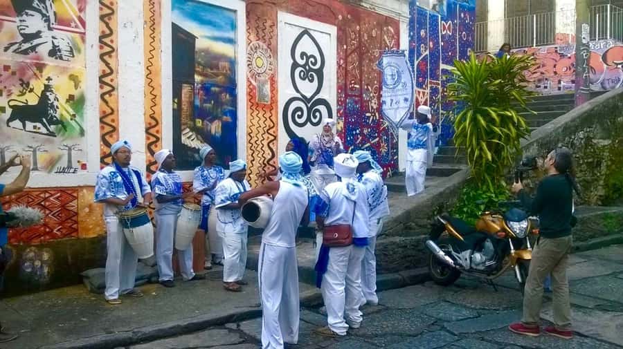 3-Hour Urban Arts Walking Tour - Finishing at Museu do Amanhã, then heading back smart