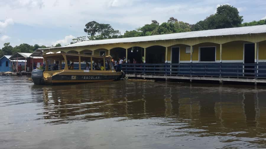 Amazonas: Boat Ride with a Local Amazonian - Guide Dennis and the feel of a fun, human day on the river