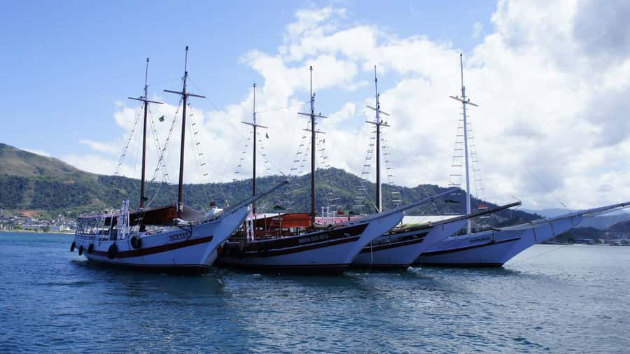 Angra dos Reis: Boat Tour in Ilha Grande and Lagoa Azul - Santa Luzia departure and the four-beach rhythm