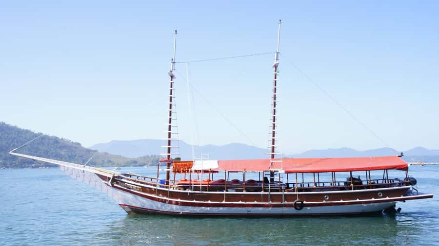 Angra dos Reis: Boat Tour in Ilha Grande and Lagoa Azul - Ilhas Botinas Natural Aquarium: white sand you can see
