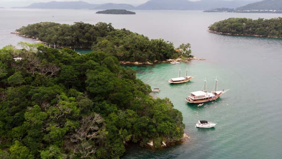 Angra dos Reis: Boat Tour in Ilha Grande and Lagoa Azul - Lagoa Azul: snorkeling in a natural aquarium