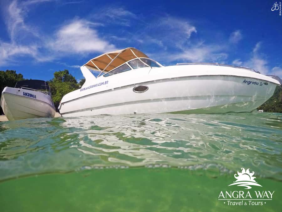 Angra dos Reis: Super Lagoa Azul Speedboat Tour - Stop 1: Ilha de Cataguás and the fine-sand island feel