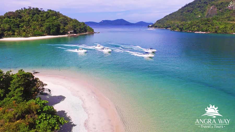 Angra dos Reis: Super Lagoa Azul Speedboat Tour - Playa de Arrows on Ilha da Gipóia: lunch stop energy and a serene beach finish