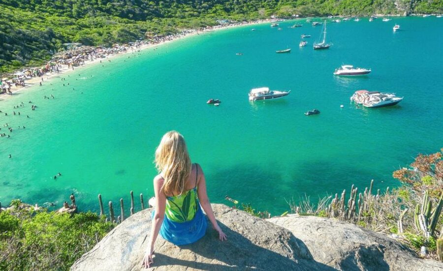 Arraial do Cabo, Brazil's version of the Caribbean. - Fenda de Nossa Senhora: the stone cut that looks sculpted by time