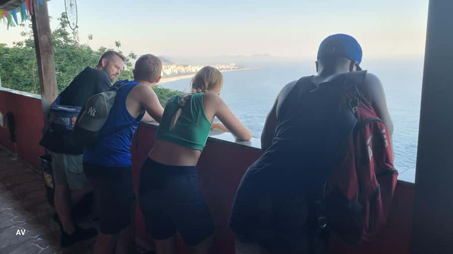 AVenturismo 2 Irmãos hill + Vidigal Favela - About those safety vibes: uneven ground, smart pacing, and a good guide
