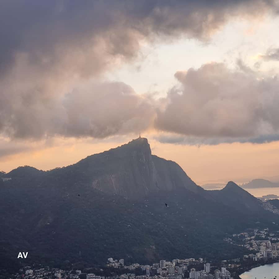 AVenturismo 2 Irmãos hill + Vidigal Favela - The motorcycle adventure down: why the ride feels like payoff