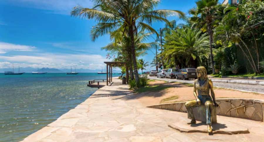 Búzios: City Tour & Beach Hopping with Lunch - Ending at Porto da Barra: Where to Aim for Sunset