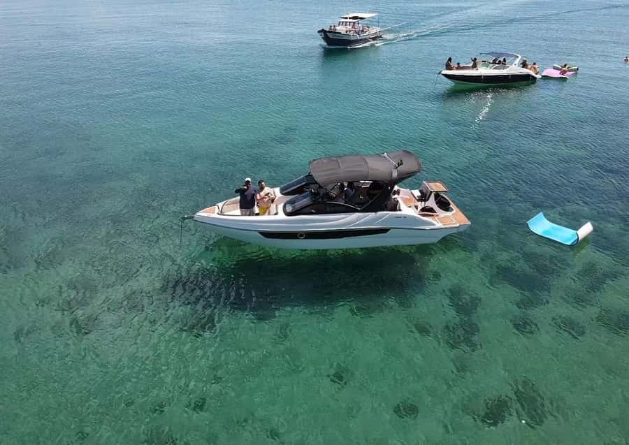 Búzios: Speedboat tour of 2 islands and 11 beaches - BBQ on board: bring your food and turn the boat into lunch