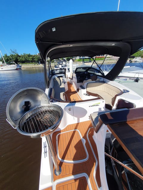 Búzios: Speedboat tour of 2 islands and 11 beaches - Language support: how you get through the day
