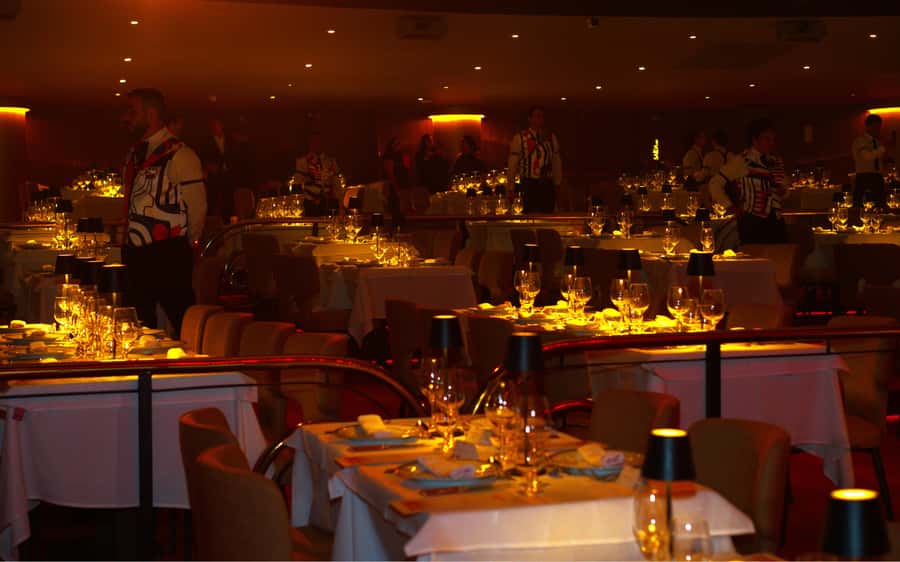 By Night Tour: Roxy Dinner Show & Transfer - The show itself: Aquele Abraço and Brazil’s rhythms in one night