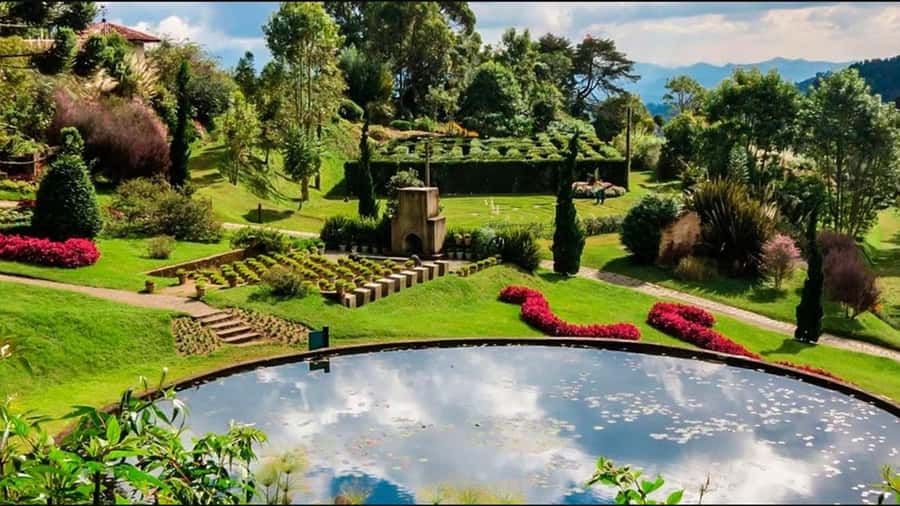 Campos do Jordão: Private 8 Hour Tour - Romantik Dalen: umbrellas, padlocks, and a playful chapel