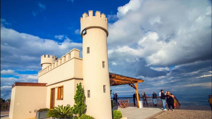 Campos do Jordão: Private 8 Hour Tour - Your guide and your language choice