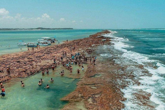 Carneiros Beach - Praia dos Carneiros and the support point setup