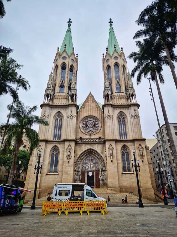 Companionship of a bilingual guide in São Paulo - The Small Logistics That Make or Break the Day