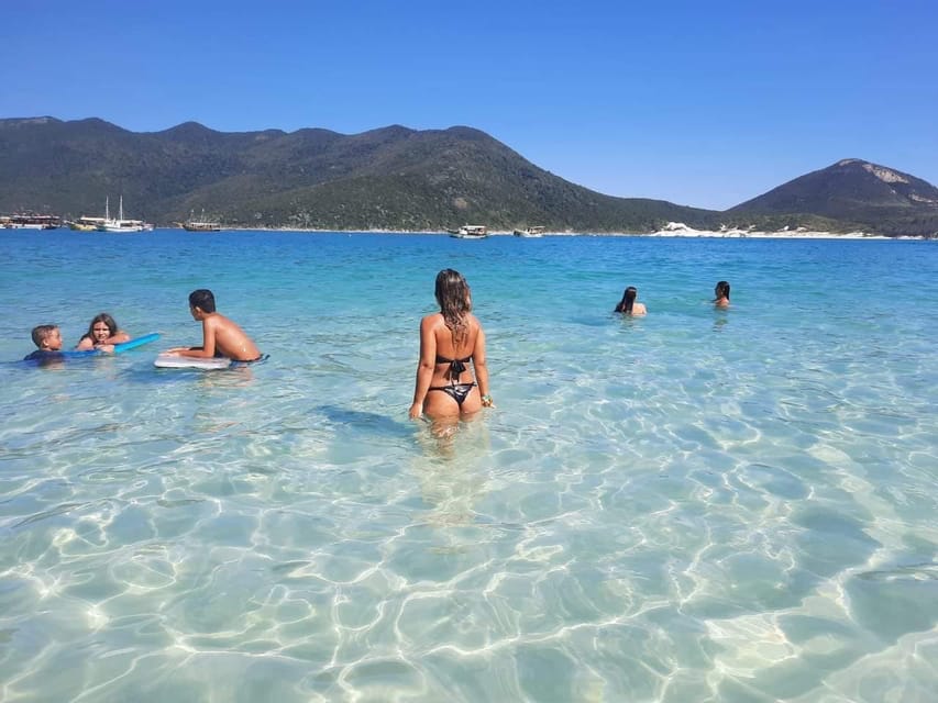 Excursão Arraial do Cabo com saída do Rio de Janeiro - Prainhas do Pontal do Atalaia: stairs, sea views, and a swim-friendly stop