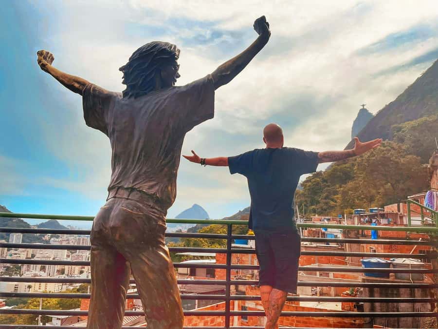 Favela Santa Marta: Walking Tour with local guide - Street art, the arts center, and the sports center