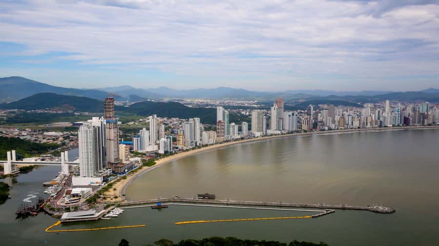 Florianópolis: Balneario Camboriu and Unipraias Park Tour - Atlantic Avenue and Central Beach: Easy Walking, Good People-Spotting