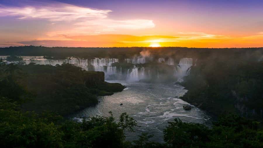 Foz do Iguaçu: Brazilian Side of the Falls - The 1 Kilometer Walk and Cachoeira Devil’s Throat Viewpoints