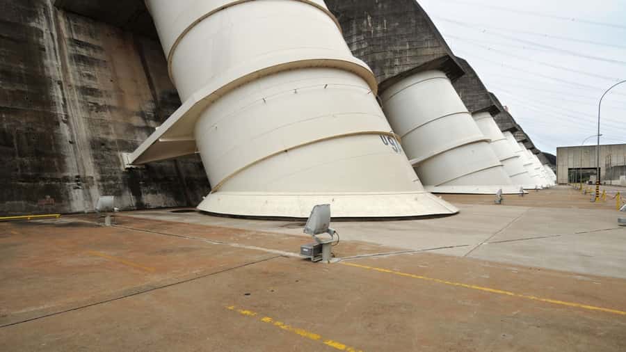 Foz do Iguaçu: Itaipu Hydroelectric Dam Guided Tour - Dam crown access: how weather changes your tour