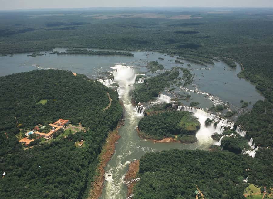 From Foz do Iguaçu: Argentinean Falls Tour with Pickup - Border logistics and what your guide handles well