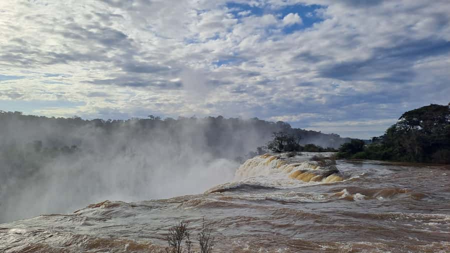 From Foz do Iguaçu: Iguazú Falls Boat Ride Argentina - Lunch break: use the time smartly