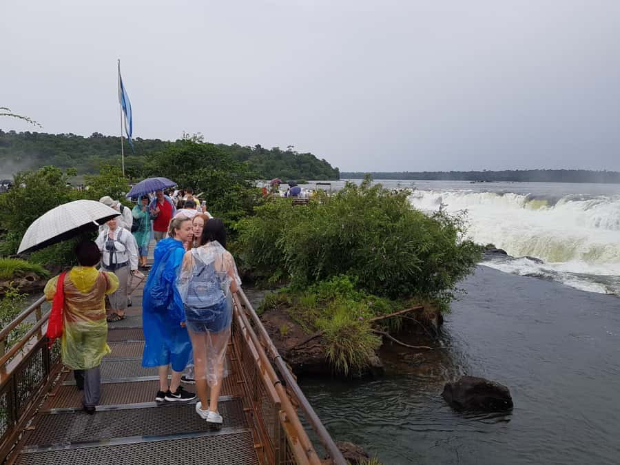 From Foz do Iguaçu: Iguazú Falls Boat Ride Argentina - Guides and group size: why it feels under control