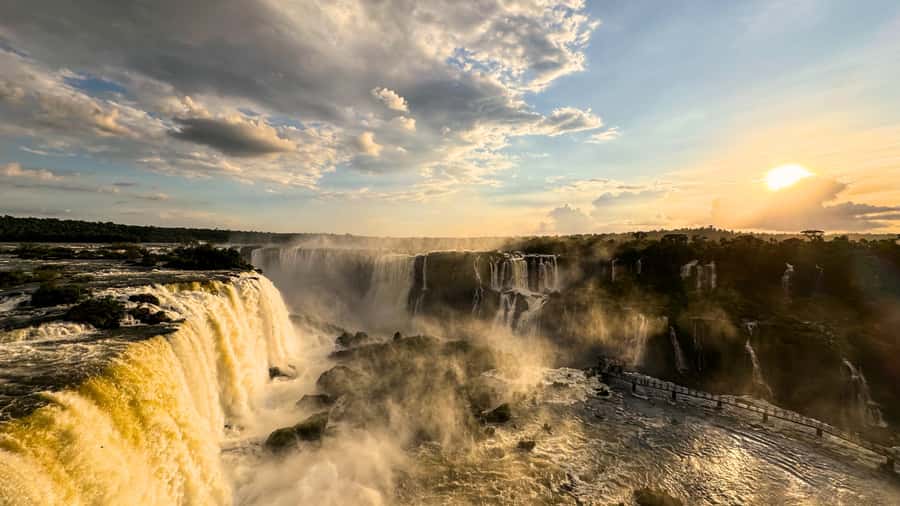 From Foz do Iguaçu: Sunset at the Falls - Entering Iguaçu National Park: photos, views, and a paced walk