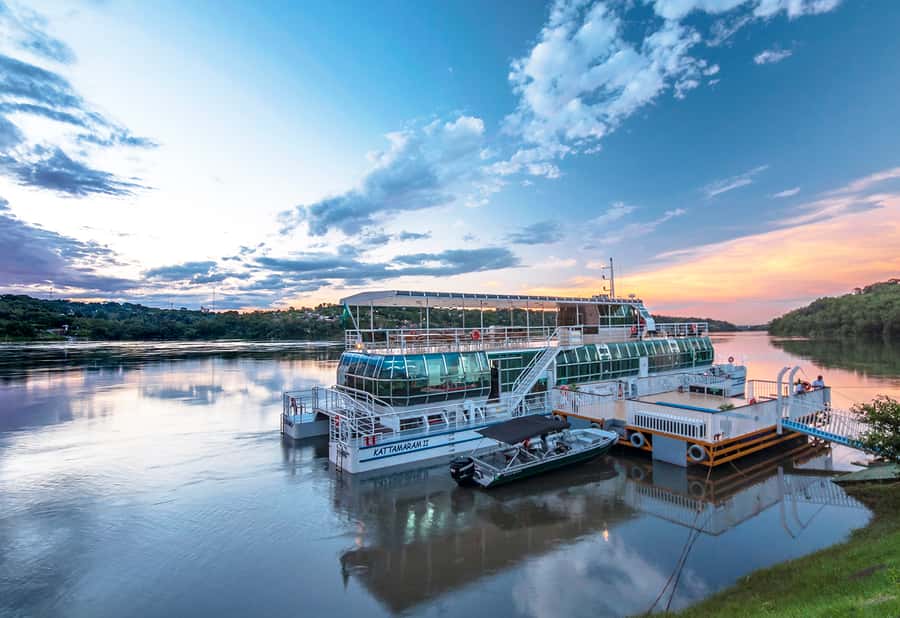From Foz do Iguaçu: Sunset Catamaran Tour with Meal - Key things to know before you go