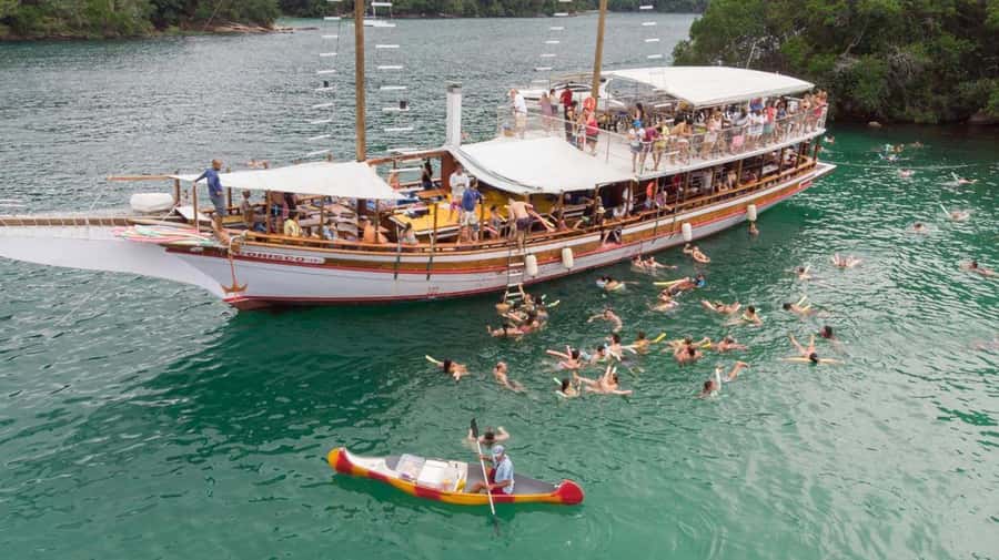 From Rio de Janeiro: Angra dos Reis & Ilha Grande Day Tour - Boat stops that make the day: Lagoa Azul and Lagoa Verde