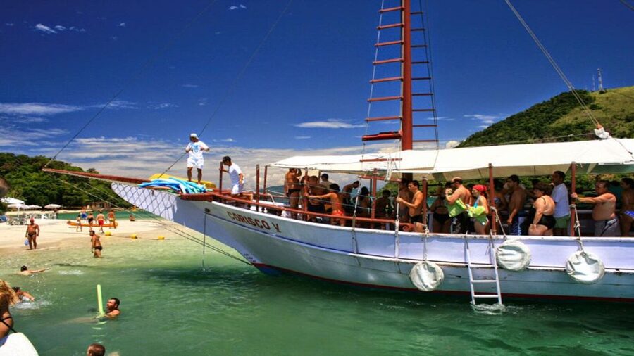 From Rio de Janeiro: Ilha Grande Day Trip - Boarding the schooner in Angra dos Reis: where the day starts to feel special