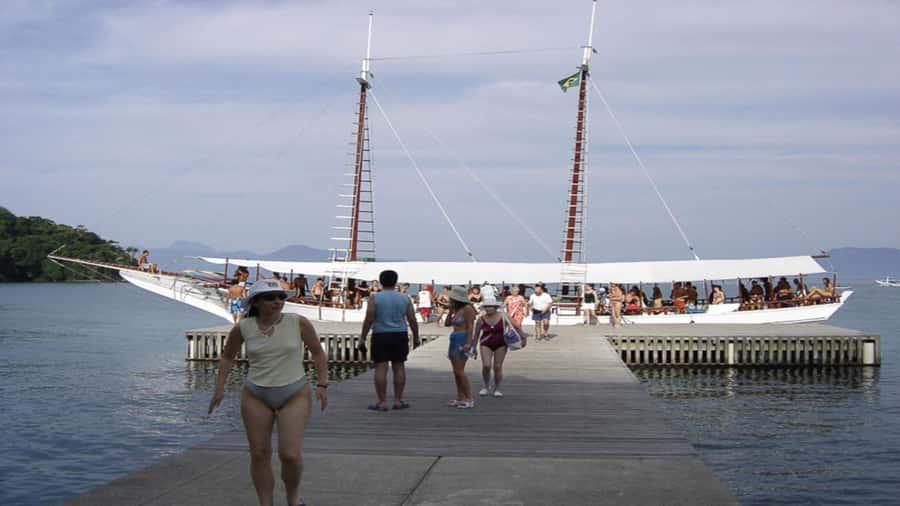 From Rio de Janeiro: Ilha Grande Day Trip - Beach time at two popular spots: fun, but plan for crowds and timing