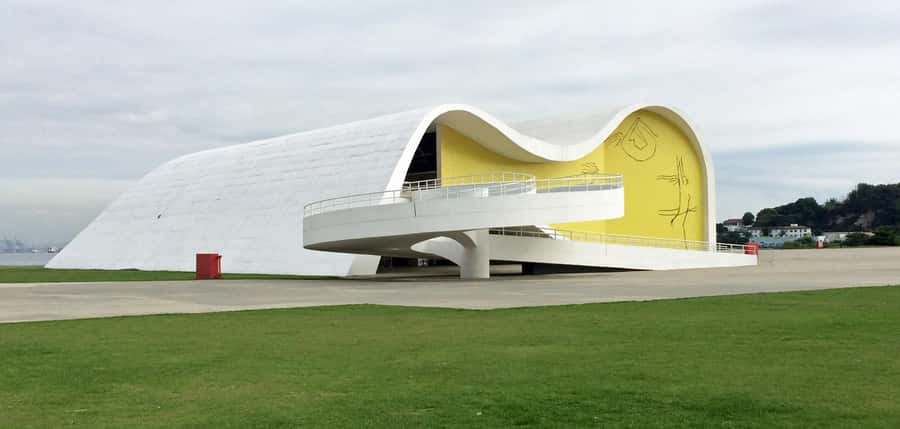 From Rio de Janeiro: Niterói Day Trip - Juscelino Kubitschek Square, a quick reset between landmarks