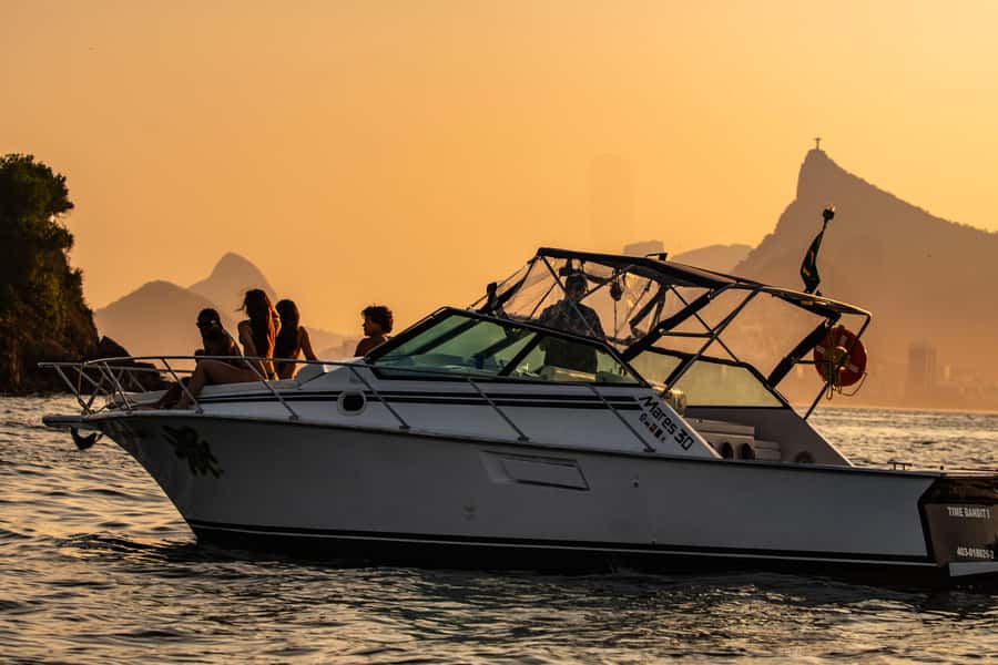 Glória: Sunset Speedboat Cruise with Drinks and Snacks - Setting Sail From Marina da Glória, Then Racing Into Guanabara Bay