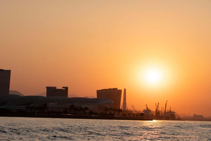 Glória: Sunset Speedboat Cruise with Drinks and Snacks - Crossing to Niterói, Then Getting Your MAC Photo Moment