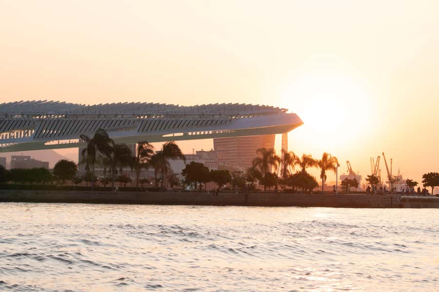 Glória: Sunset Speedboat Cruise with Drinks and Snacks - Urca, Flamengo Beach, and How the Return Becomes the Main Event