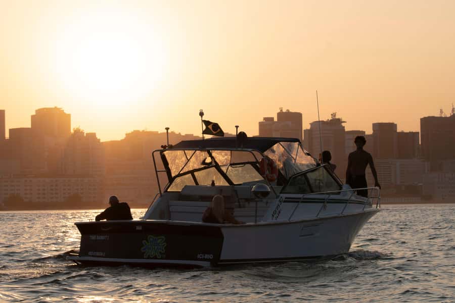 Glória: Sunset Speedboat Cruise with Drinks and Snacks - Museum of Tomorrow and the Bay Stops That Matter for Photos