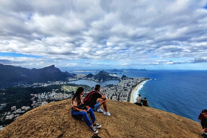 Half Day Hiking Tour Morro Dois Irmaos and Favela Vidigal - Morro Dois Irmãos hike: the 50-minute route and the view checklist