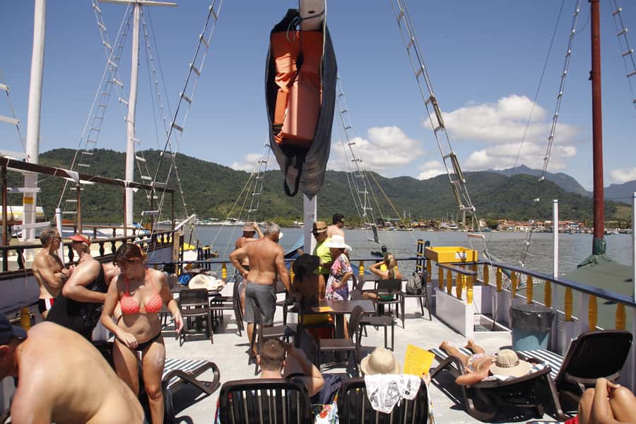 Half-Day Schooner Cruise and Snorkeling in Paraty Bay - Stop 4: Red Beach Sand, Swim Breaks, and Great Views