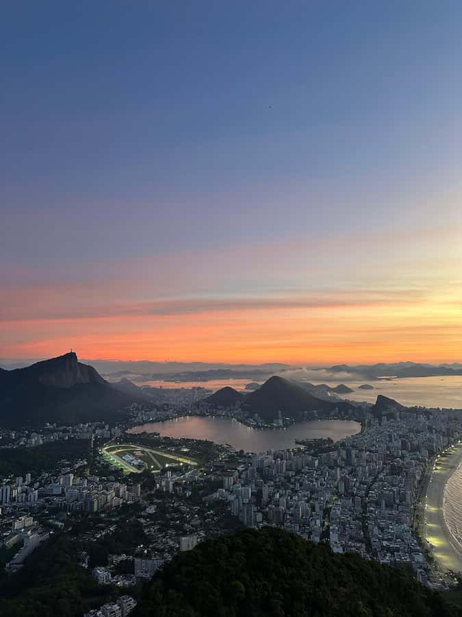 Hike Dois Irmãos + Vidigal Favela Experience - Safety, rules, and who this tour fits best