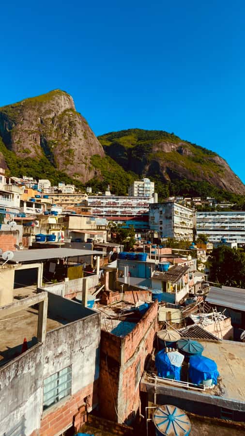 Hike Dois Irmãos + Vidigal Favela Experience - Weather and difficulty, how guides keep it doable