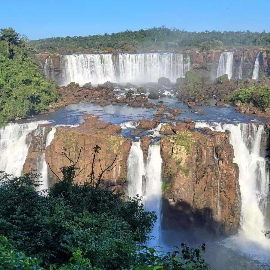 Iguassu Falls: Brazilian Side Private Tour - Porto Canoas buffet lunch with an Iguaçu River view