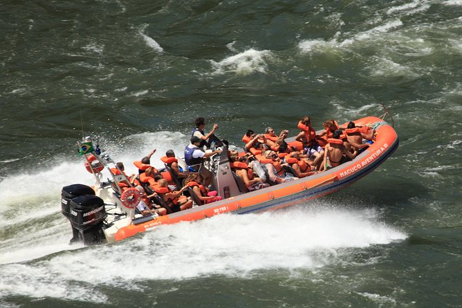 Iguassu Falls Combo Tour: Visit to the Brazilian side and Waterfall Boat Ride - Stop 1, Parque Nacional do Iguacu: walkways that frame the falls and set the mood