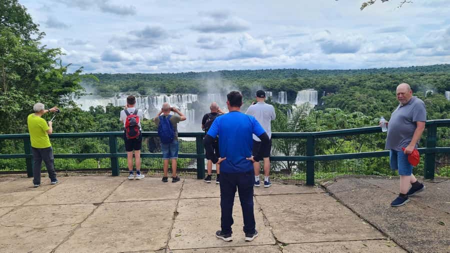 Iguassu Waterfalls: 1 Day Tour Brazil and Argentina's sides - The van ride to Brazil: short transfer, long payoff