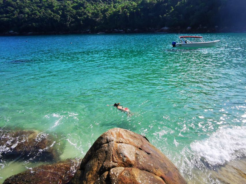 Ilha Grande: 360° Circumnavigation Speed Boat Tour - 8h - Lunch stop in a State Park area, plus one last scenic pass