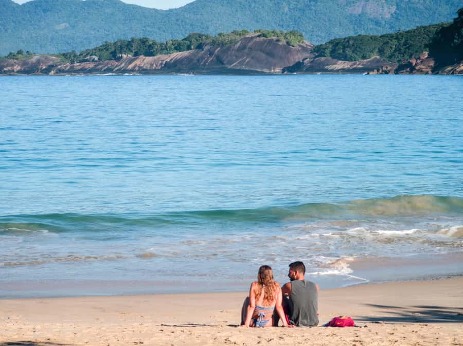 Ilha Grande: 360° Circumnavigation Speed Boat Tour - 8h - Ilha Grande State Park coastline views from the boat