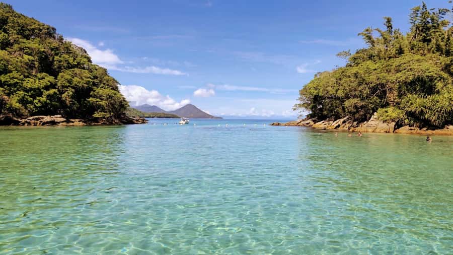 Ilha Grande: 6-Hour Speedboat Tour to Blue and Green Lagoons - Safety Briefing, Speedboat Ride, and the Real Meaning of 6 Hours