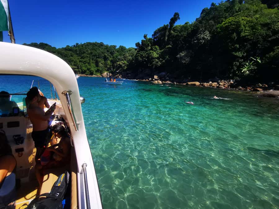 Ilha Grande: 6-Hour Speedboat Tour to Blue and Green Lagoons - Stop at Flutuante Lagoa Verde: Why the Low-Tide Sandbank Is Special