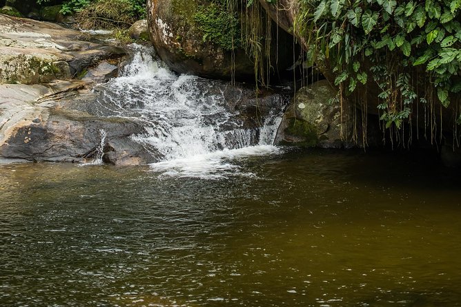 Jipe 4x4 Private 3hr Waterfalls and Waterfall Paraty by Jango Tour - White Stone waterfall and the R$5 cash detail