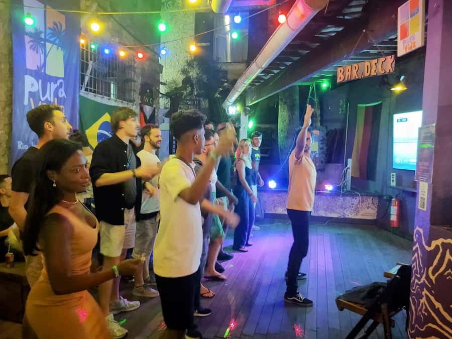 Latin Music Dance Class + DJs + 2 Free Drinks - Finding the place: Rua Saint Roman, near Rua Sá Ferreira