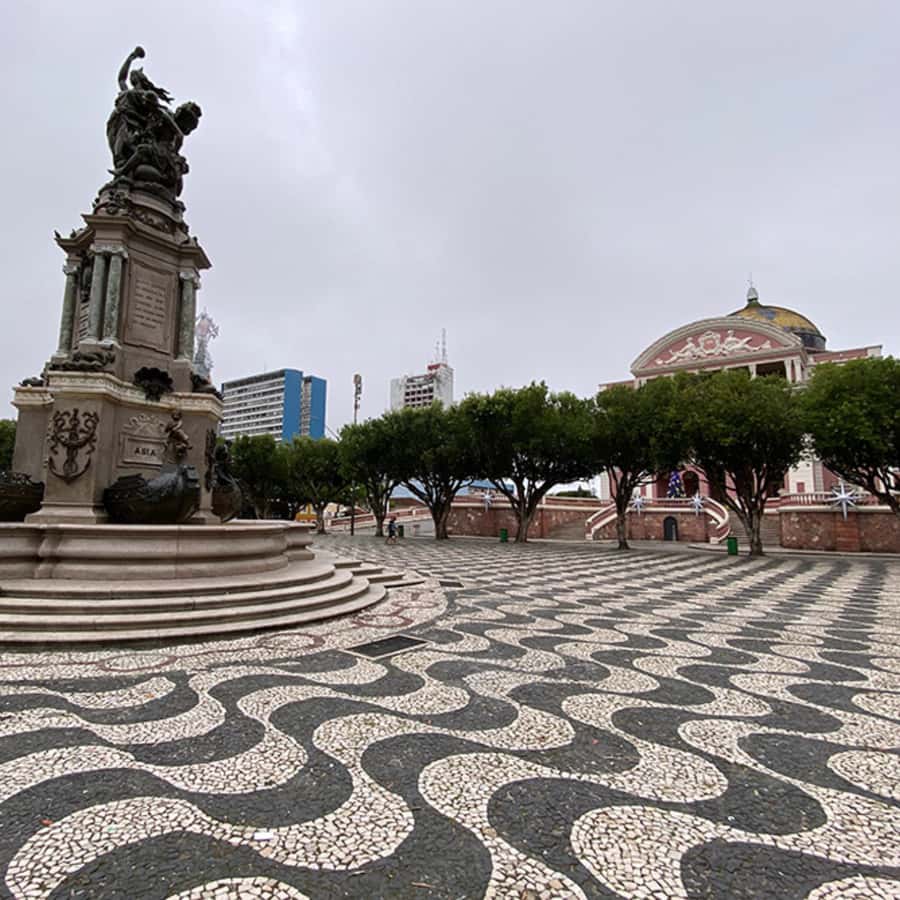 Manaus: City Tour - Municipal Market and colonial buildings: learning by walking the route